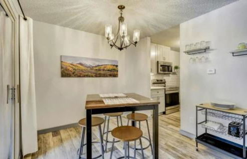 Modern MTN Condo Cozy 2BR Retreat Heated Pool - Foto 11
