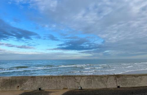 La Normandine, mer, histoire, plage débarquement gold beach, maison 4 chambres, spacieuse avec jardin et parking gratuit - Foto 45