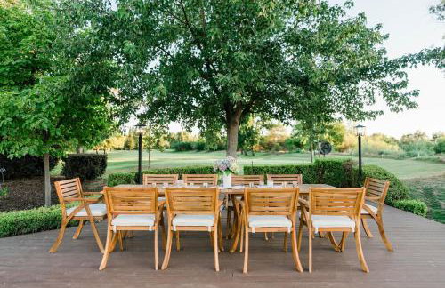 Riverfront Beauty with Pickle Ball Court - Foto 59