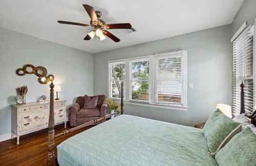 The Starboard at M Historic Lost Bayou Retreat Walk to Beach Sleeps 6 - Foto 30
