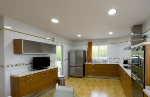 Casa Chalet Villa con piscina, jardín y aire acondicionado cerca de Valencia en La Eliana-L'Eliana - Foto 27