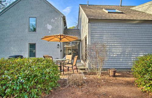Bright, Coastal Mashpee Condo Near the Commons - Foto 2