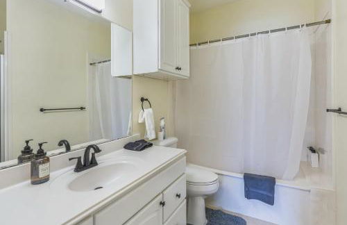 Luxury Home with Gourmet Kitchen - 3 Miles to A&M, Sleeps 14 - Foto 27