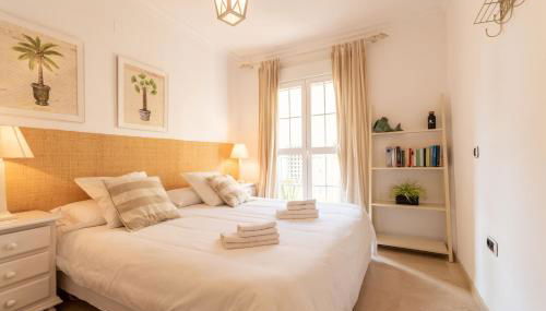 Apartment, front line beach, in Las Arenas, Bahía de Marbella - Photo 5, towels, wardrobe