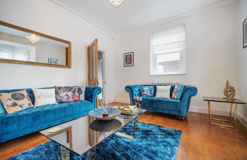 4 bedroom home with Garden, Game room, Parking- Esho Stays - Foto 7