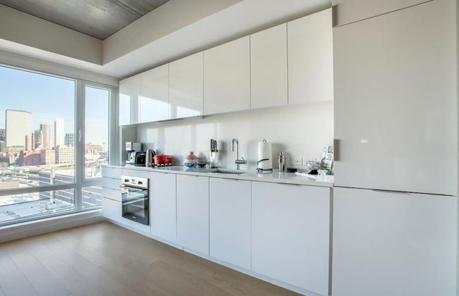 Luxurious Studio in the Seaport District - Photo 7