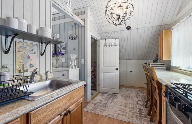 Private Condo w Ocean Views Next to Beach - Photo 8