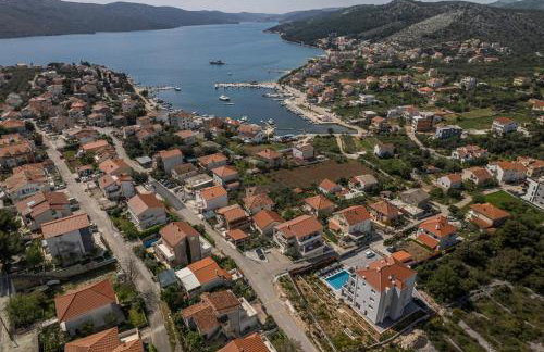 Villa Barbara & Zoran with heated swimming pool - Photo 56