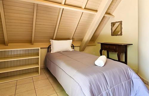 Charme de um típico chalé de campo com lareira. - Foto 21