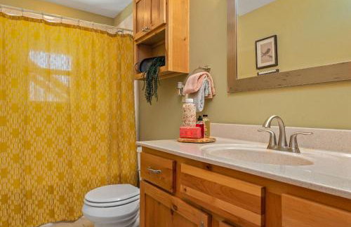 Ozark Retreat with Mountain Views Fire Pit & Deck - Foto 9