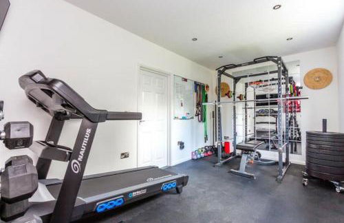 Very Large 5 Bed House Higham Ferrers family and contractors king beds Sky TV Pool Table Gym - Foto 8