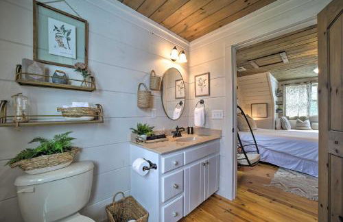 Ideal for Families! Lake Toxaway Getaway with Deck - Foto 22