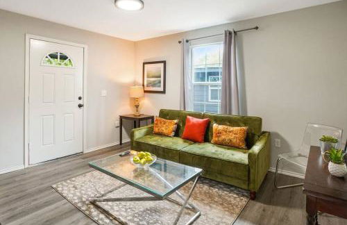 Cozy Remodeled 2 BD Heights Bungalow - Foto 1