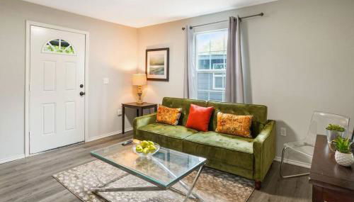 Cozy Remodeled 2 BD Heights Bungalow - Foto 1