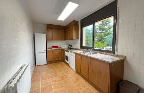 Caserna 13 - Moderna Casa de Pueblo en Maçanet - Foto 6