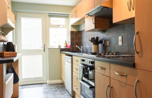 Air Maison - Family Home with Off-Road Parking - Photo 50