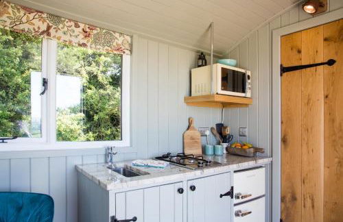 Little Idyll shepherds hut - Photo 8