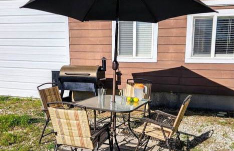 Private Cabin- Breakfast - Double Tub - 75in TV - SUP - Washer Dryer - BBQ - Photo 21