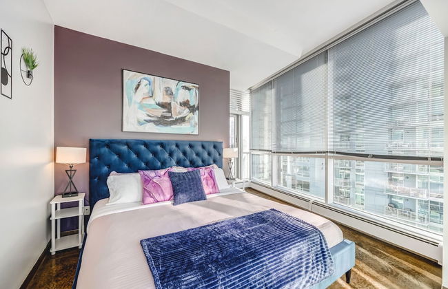 Luxury 2BR Condo - Downtown City Views - Photo 4