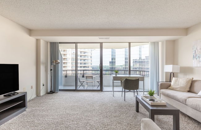 Premium A-Location Apartment - Photo 2