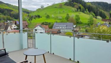 Black Forest -4- I Design I Boxspring I Balkon mit Ausblick I Spielplatz I Nespresso - Foto 3