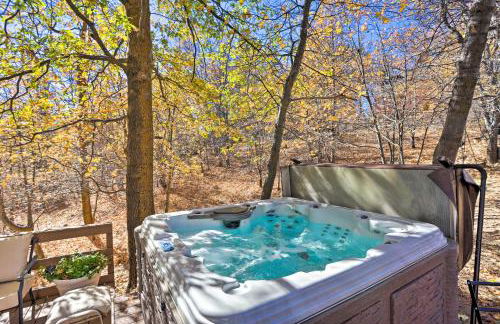 Lake Arrowhead Studio Near Hiking with Hot Tub - Foto 14