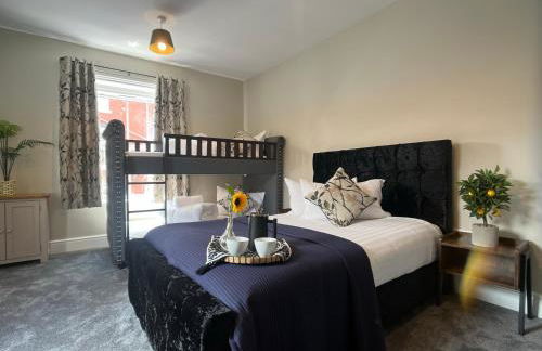 Llangollen High Street 4 bedrooms Sleeps 12 - Photo 5