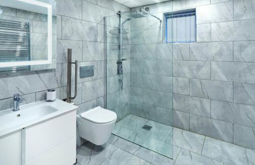 White Watch - Photo 12