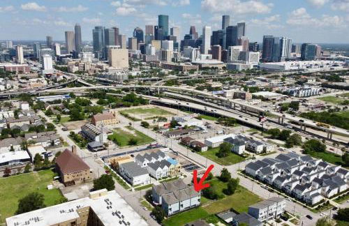 Skyline Views - Sleeps 10 Home Near Downtown - Photo 56