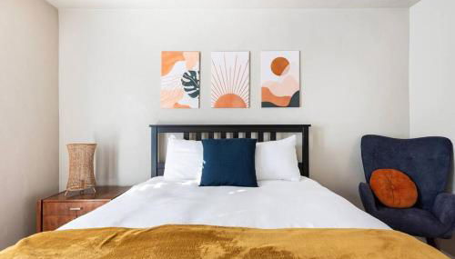 Charming Mid-Century Craftsman, Hot Tub with Serene Yard - Foto 2