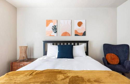 Charming Mid-Century Craftsman, Hot Tub with Serene Yard - Foto 2