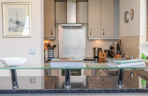 Castle View at the Viking - Photo 10