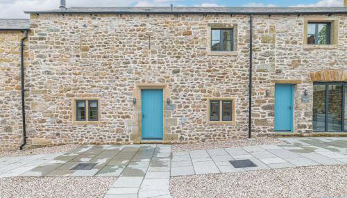 No 2 The Coach House - Photo 1