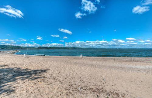 Luxury 4BR Near Lake Pepin with Game Room - Breeze - Foto 36