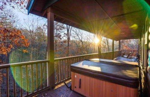 Cozy Creekside Log Cabin w Firepit, Hot Tub, WIFI - Foto 4