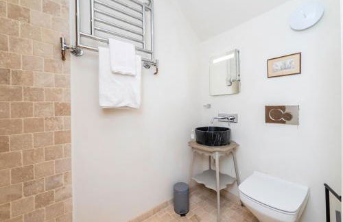 Heron Stays Bath- Boutique Period Group Properties, Parking for 4 Cars, Just 3 Miles to Bath Central, Sleeps 14 - Photo 8