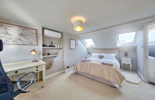 House - Sleeps 8 - Garden - Children's Play Area - Foto 4