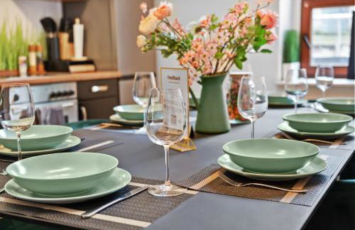 Tolles Design, hochwertig, Vollausstattung, 3 Zimmer, großes Bad & Gäste-WC, große Küche, 3 x Smart TV, 11 min zum Hbf Duisburg - Photo 36