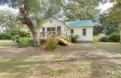 Peaceful Atlantic Cottage with Deck and Yard! - Foto 23