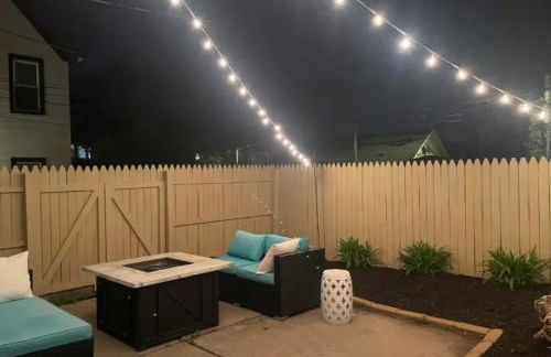 4 Bedroom 3 Story Townhouse with Free Parking - Foto 2