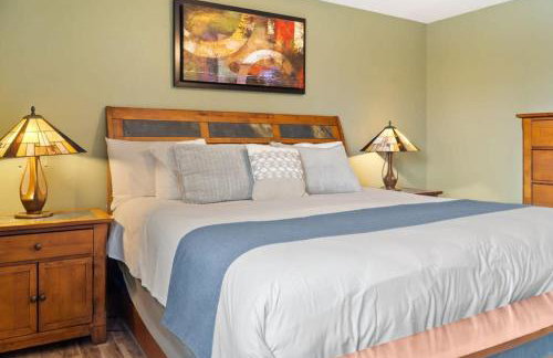 Cozy 2BR with Great Views Near Trails - Photo 13