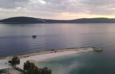 Spacious Apartment Center - Photo 53