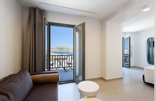 Azure Naousa - Photo 15