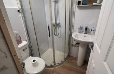 Self Contained Studio - Belinda Road - Foto 3