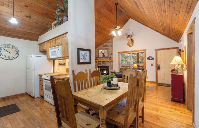 Simons Treetop Cabin 2 BDR in Popular Resort! - Photo 16