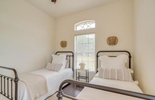 Private Beach at Lakefront Summerfield Getaway! - Foto 13