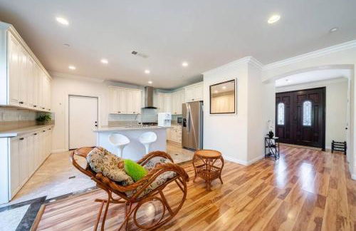 17-19ppl BTW Dsny Hllywd GarageParking Yard Grill - Foto 21