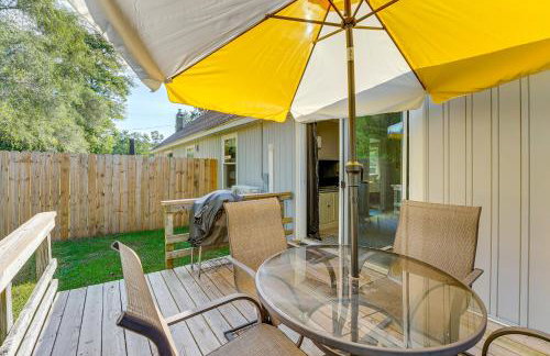 Wayland Retreat with Deck Walk to Downtown! - Foto 1