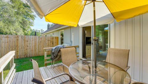 Wayland Retreat with Deck Walk to Downtown! - Foto 1