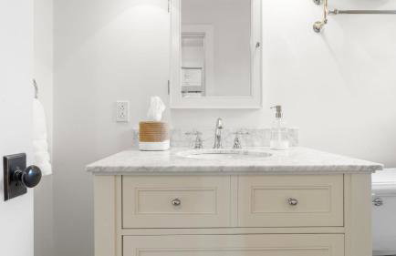 Modern Berkshires Farmhouse w Porch Fireplace Views Beaver Creek by AvantStay - Foto 34